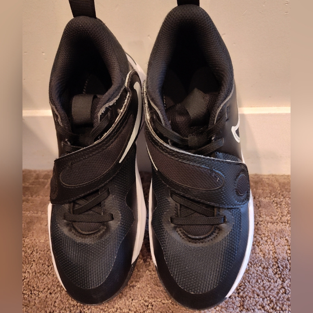 Big Kids / Boys Nike Team Hustle D 11 Hook N Loop Basketball Shoes - Picture 10 of 12
